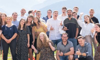 Gruppenfoto der Absolventenklasse zu Beginn ihres Studiums