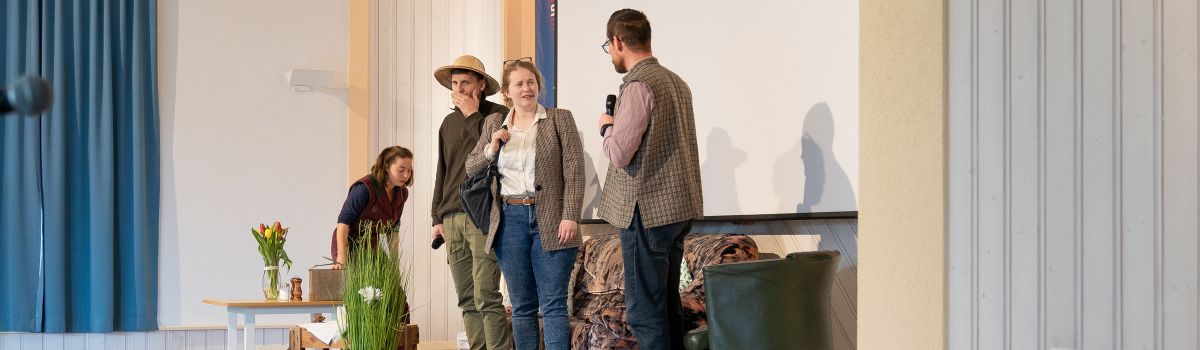 Studierende beim Theaterspielen