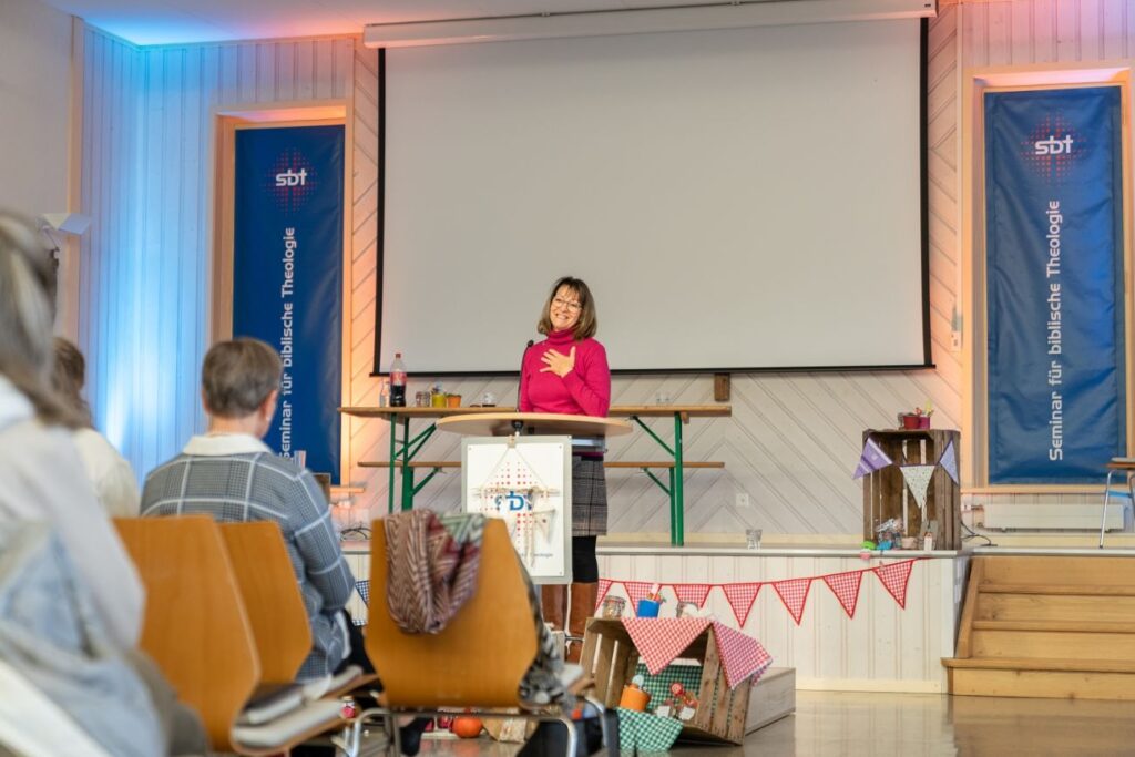 Elvira Aeschlimann am moderieren