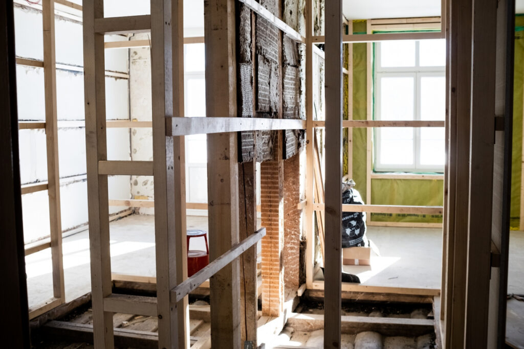 Wir bauen für Sie um!