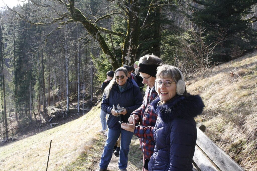 Gemeinschaft beim Spazieren