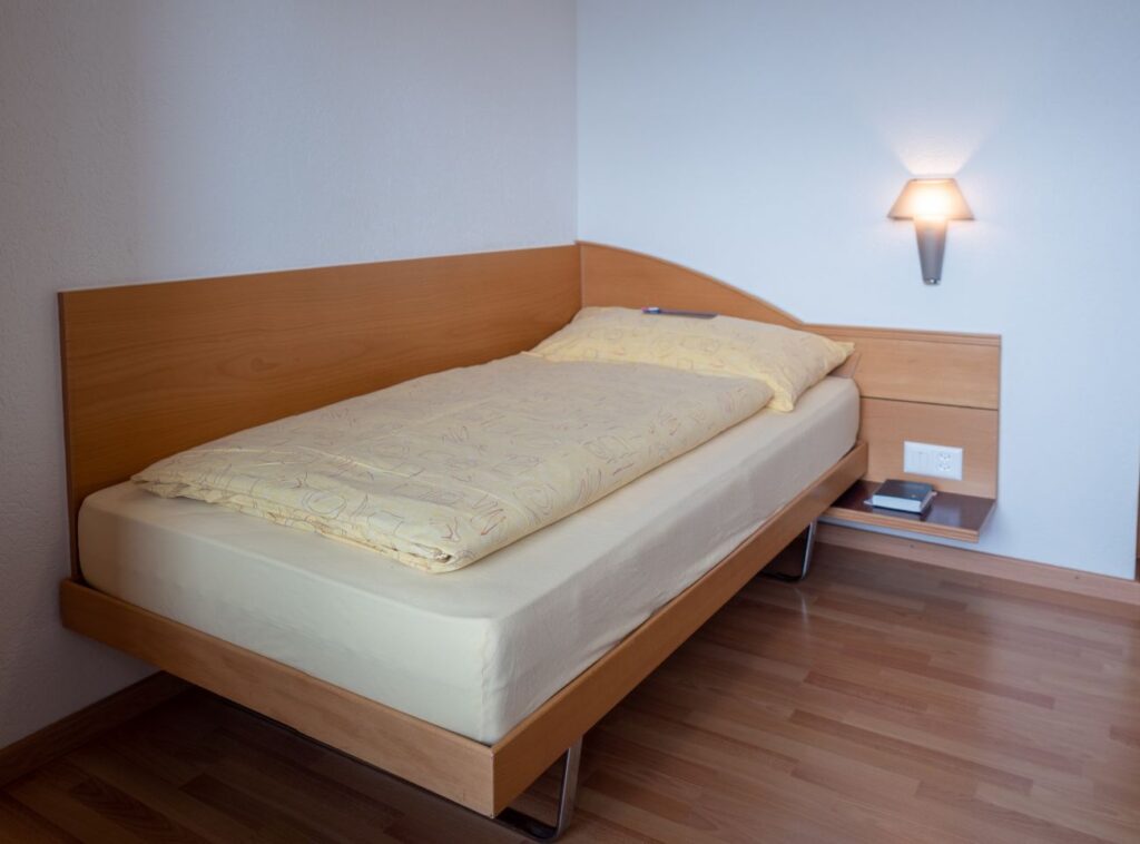 Einzelzimmer mit Dusche/WC Süd