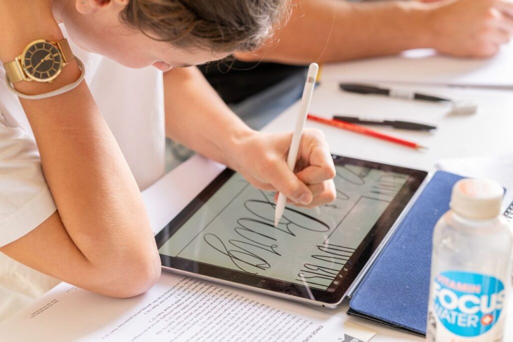 Biblelettering auf dem Tablet